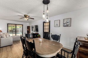 Dining - 3-bedroom house in charming Tempe with Pool and hot tub (Tempe)