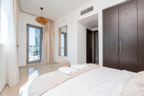 Iron/ironing board, free WiFi, bed sheets - Gleaming 2BR at Dubai Marina (Dubai)