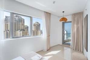 Iron/ironing board, free WiFi, bed sheets - Gleaming 2BR at Dubai Marina (Dubai)