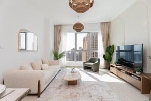 TV - Dreamy 2BR at Dubai Marina (Dubai)