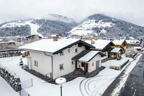 Front of property - Spa Chalet (Zell am See)