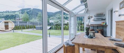 Deluxe-talo, vuoristonäköala | Ruokailu omassa huoneessa