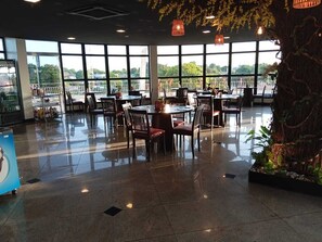 Petit déjeuner buffet compris tous les jours