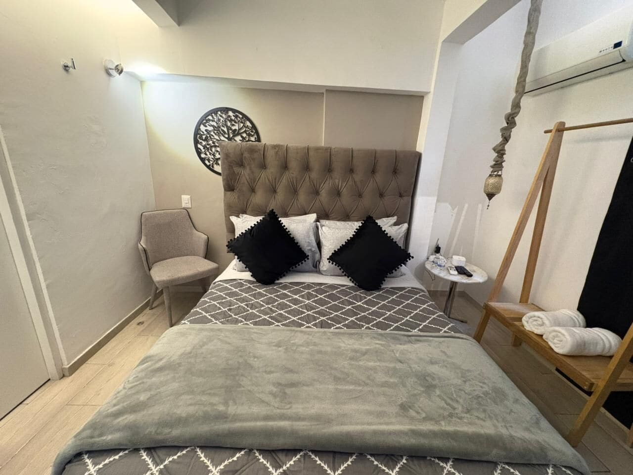 Traditional Room | Blackout drapes, iron/ironing board, free WiFi