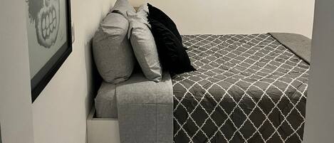 Cortinas blackout, tabla de planchar con plancha y wifi gratis