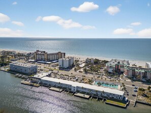 Exterior - Amazing Studio on Intracoastal Water Just Across from the Beach (Indian Shores)