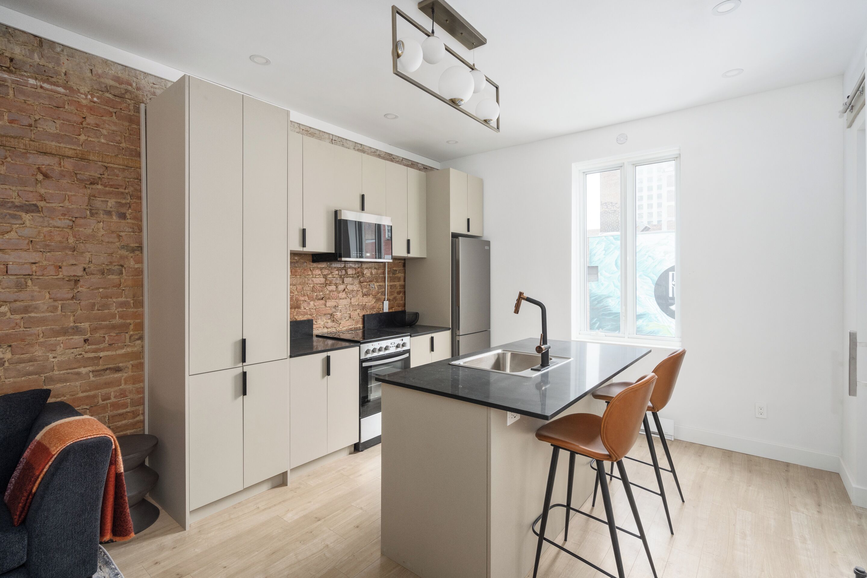 大冰箱、微波炉、烤箱、炉灶