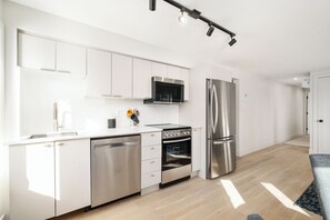 Deluxe Apartment | Private kitchen - MTL Central Stay Apartments (Montréal)