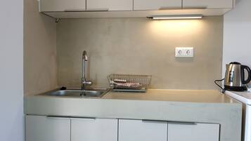 Deluxe Apartment, Sea View | Private kitchen