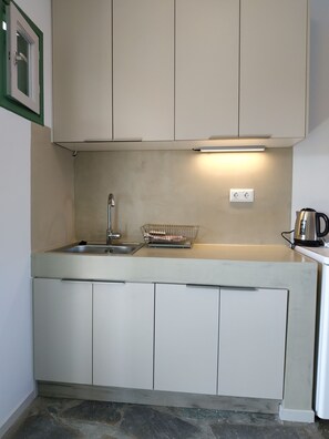 Deluxe Apartment, Sea View | Private kitchen - Asteri Living (Alonissos)