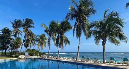 Cozy 1-bedroom condo with private beach in quaint Puerto Aventuras