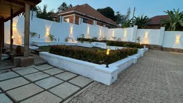 Comfort-Apartment, Balkon, Stadtblick | Terrasse/Patio