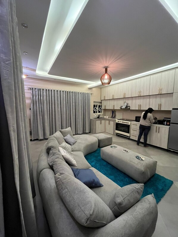 Comfort Apartment, Balcony, City View | Living area