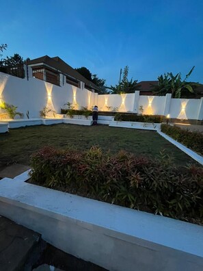 Terrace/patio - Dim De Lights (Jinja)