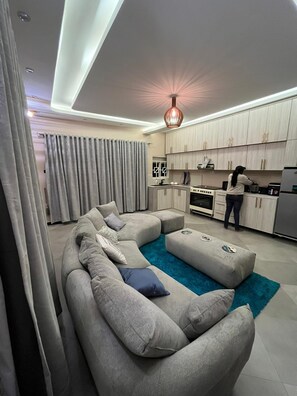 Comfort Apartment, Balcony, City View | Living area