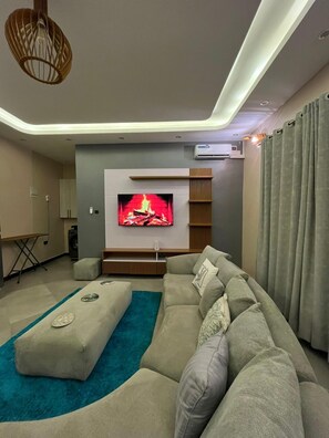 Comfort Apartment, Balcony, City View | Living area - Dim De Lights (Jinja)