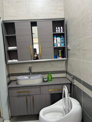 Comfort Apartment, Balcony, City View | Bathroom