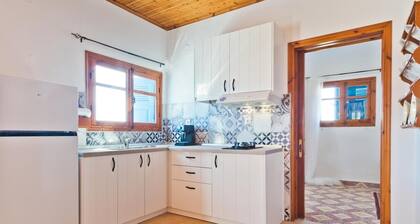 Apartment 'Kouri Traditional House' mit Meerblick, privater Terrasse & WLAN