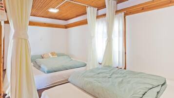 Iron/ironing board, WiFi, bed sheets, wheelchair access