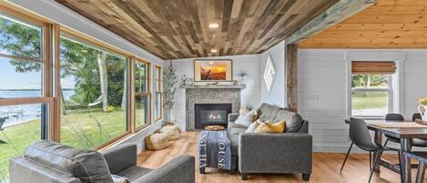 Smart TV, fireplace, books, stereo