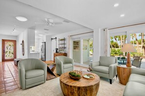 Interior - The Palm in Lido Key (Sarasota)