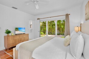 Iron/ironing board, free WiFi, bed sheets - The Palm in Lido Key (Sarasota)