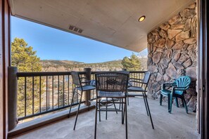 Outdoor dining - Condo with Community Hot Tub and Mountain Views! (Breckenridge)