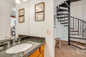 Interior - Spacious Studio with Private Sleeping Area, Central to Slopes and Downtown (Breckenridge)
