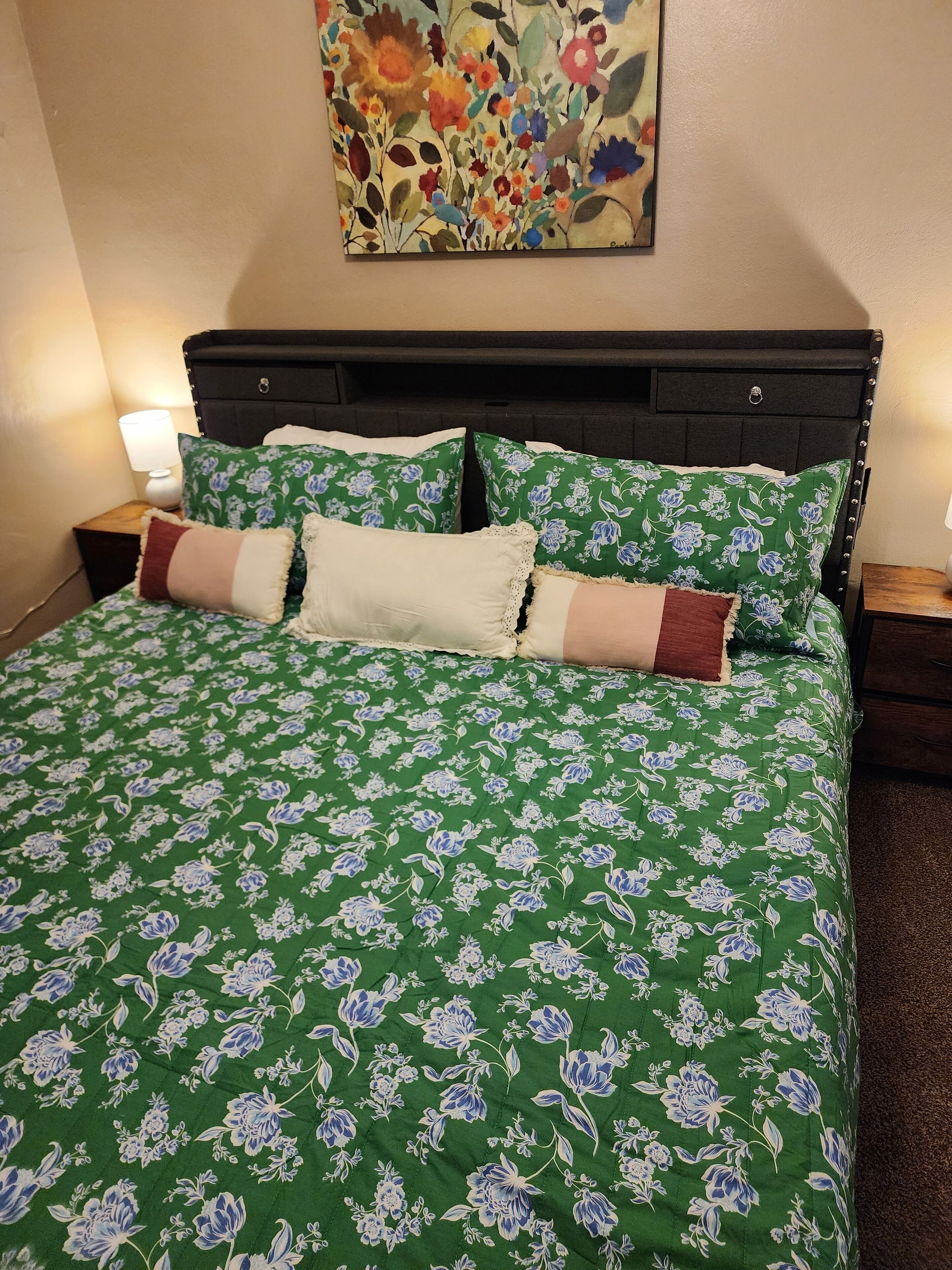 Schreibtisch, Bügeleisen/Bügelbrett, kostenloses WLAN, Bettwäsche