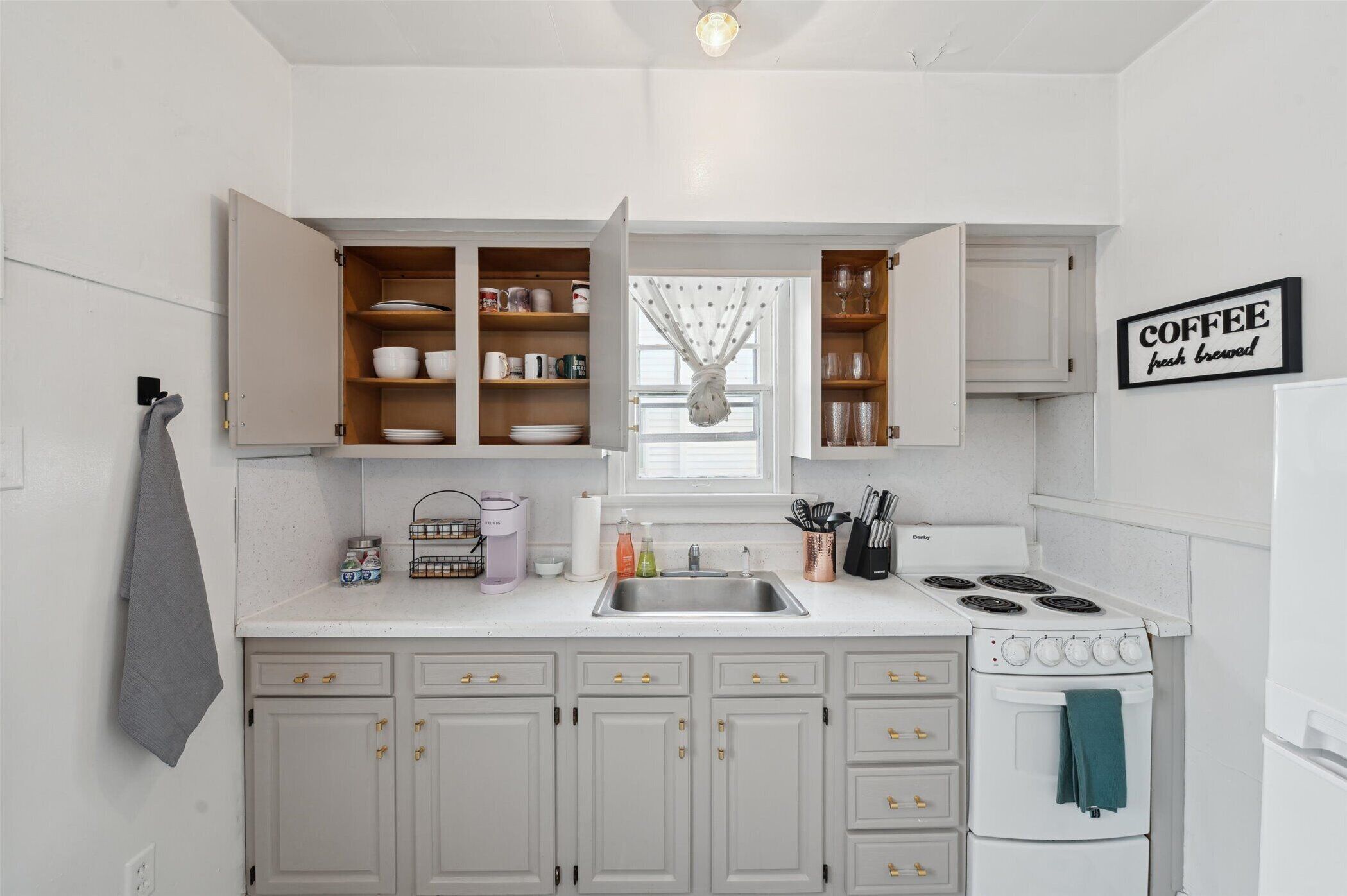 Fridge, microwave, stovetop, coffee/tea maker