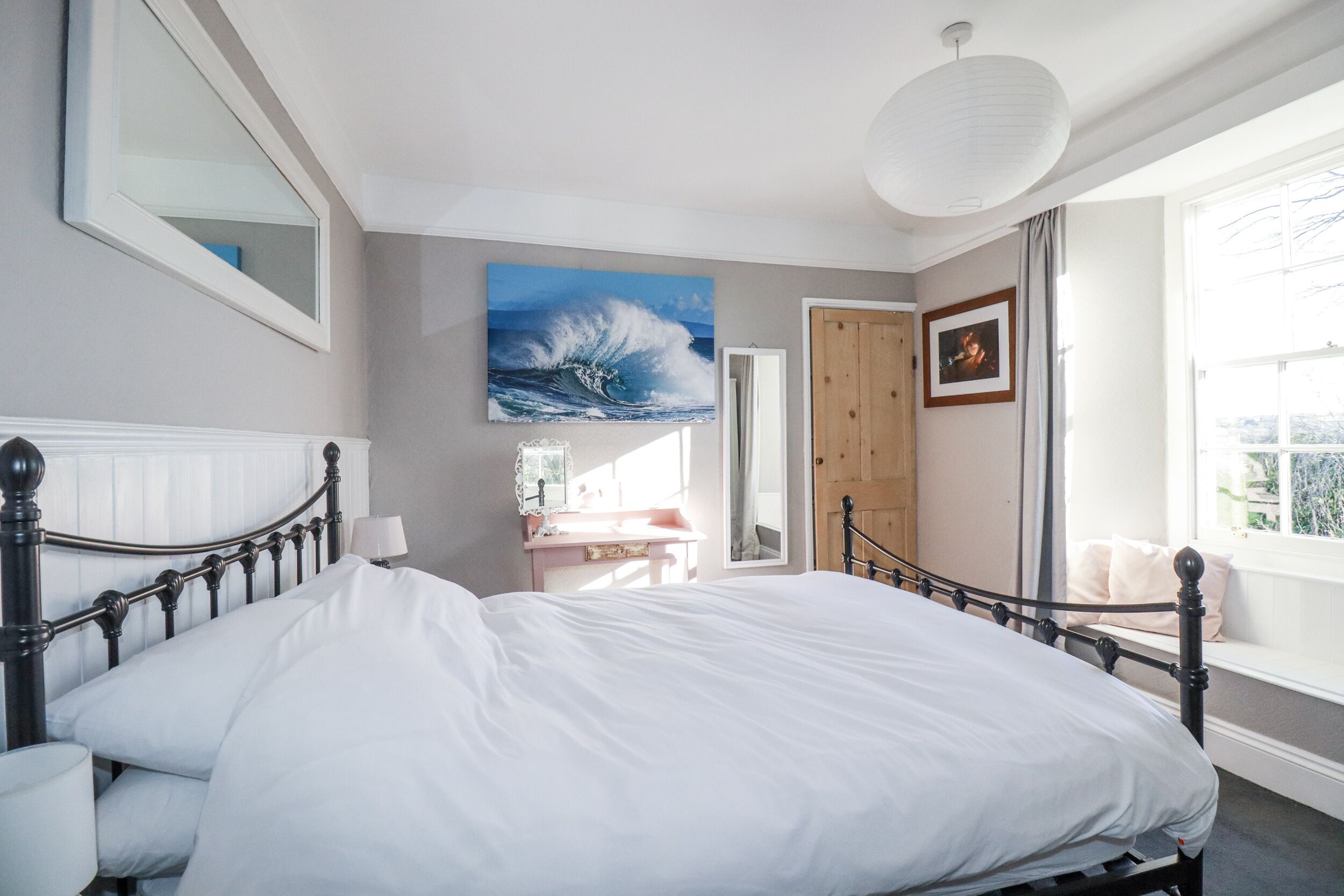 2 phòng ngủ, trang trí khác biệt 