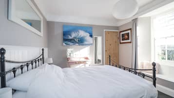 2 phòng ngủ, trang trí khác biệt