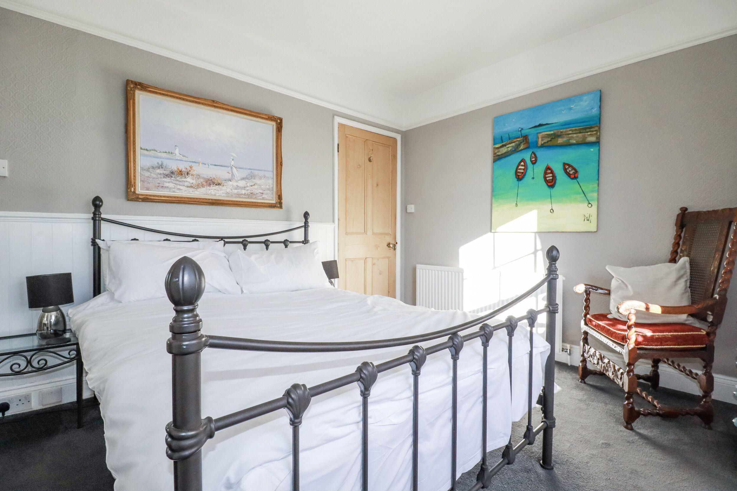 2 bedrooms, individually decorated, individually furnished, free WiFi