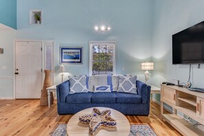 Smart TV - Vitamin Sea - Cozy 3BR, 2BA with Large Deck (Kure beach)