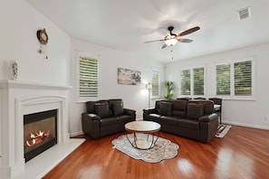 Smart TV - Spacious 4BR/4BA Tracy Home for Families & Groups! (Tracy)
