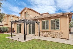 Terrace/patio - Spacious 4BR/4BA Tracy Home for Families & Groups! (Tracy)