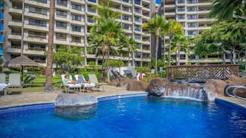 3 outdoor pools, pool loungers