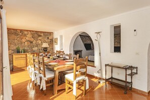 Dining - Villa Farrutxet with sea view in Alcudia (Alcanada)