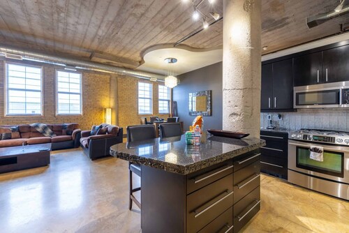 2-bedroom apartment in quaint Saskatoon with AC and complimentary gym membership