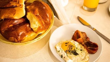 Free daily continental breakfast