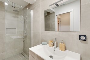 Hair dryer, towels - Mercy by the Sea by HR Madeira (Machico)