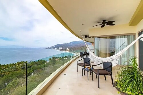Garza Blanca oversized luxurious 2-bedroom Panoramic mountain and ocean views