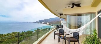 Garza Blanca oversized luxurious 2-bedroom Panoramic mountain and ocean views