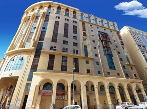 Front of property - Mukhtara Al Gharbi Hotel (Madinah)