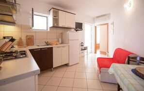 Fridge, oven, stovetop, coffee/tea maker - 1 bedroom beautiful apartment in Omis (Omis)