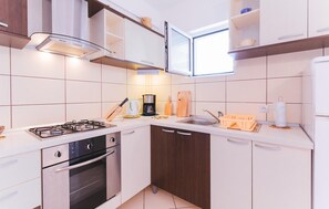 Fridge, oven, stovetop, coffee/tea maker - 1 bedroom beautiful apartment in Omis (Omis)