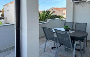 Outdoor dining - Gorgeous apartment in Vrsi with WiFi (Vrsi)