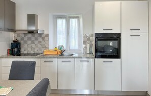 Fridge, oven, stovetop, dishwasher - Amazing apartment in Sukosan with WiFi (Sukosan)