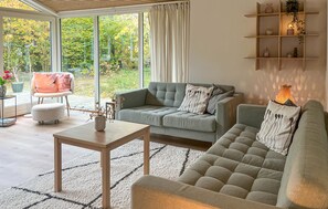 Smart TV - 3 bedroom gorgeous home in Sæby (Sæby)