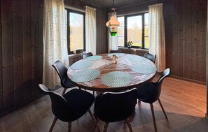 Dining - Amazing home in Austmarka with sauna (Austmarka)